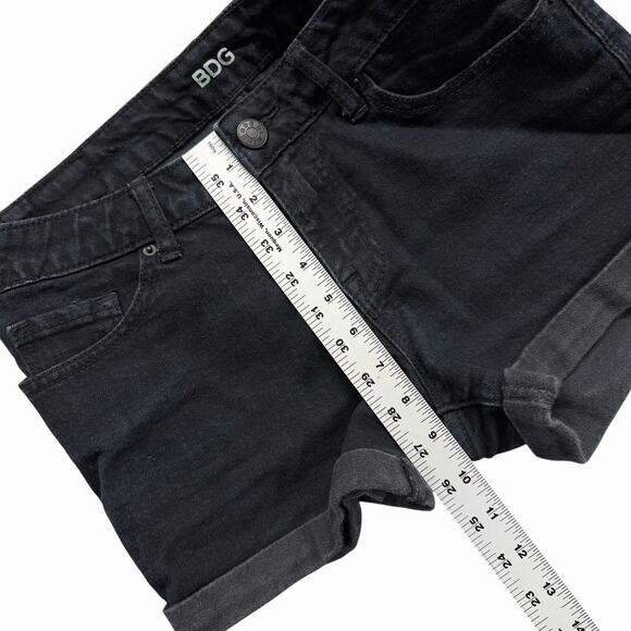 BDG Alexa Mid Rise Denim Shorts Dark Blue Cuffed 5 Pocket Womens Sz 26 - Picture 4 of 8